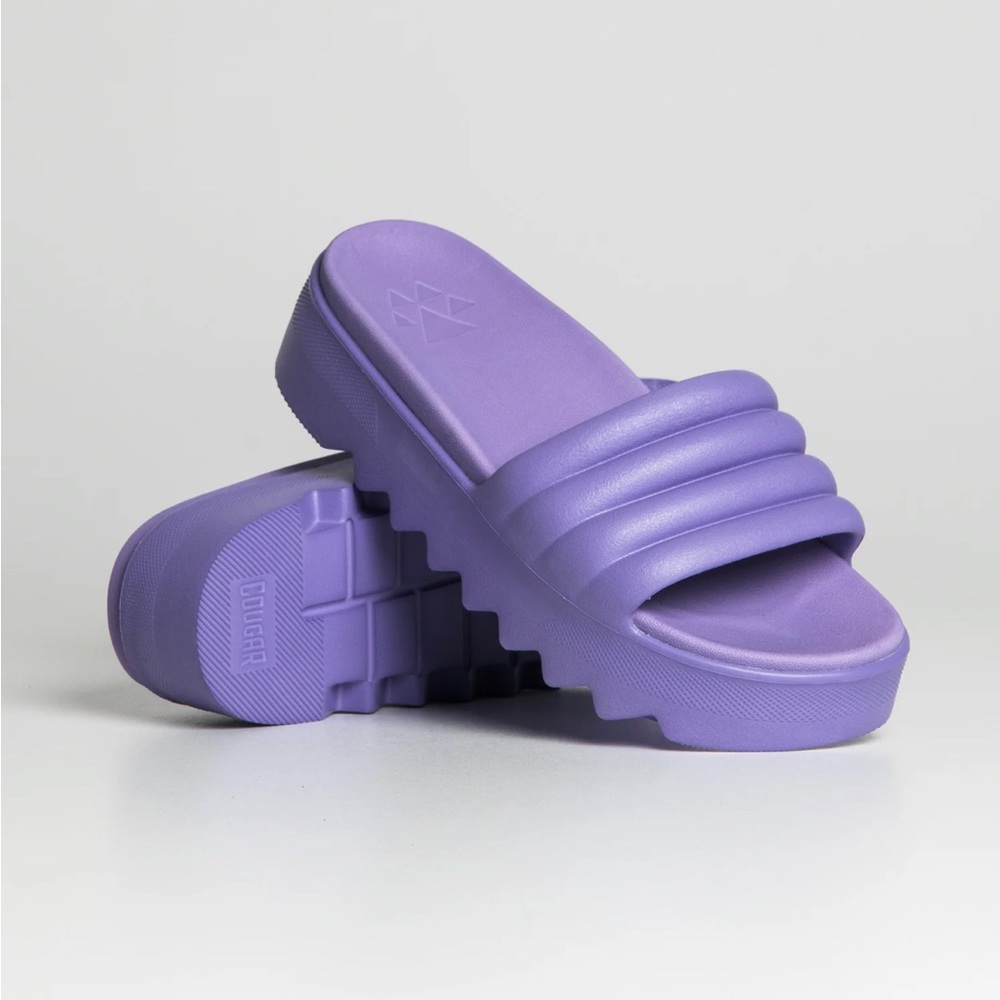NWOT Cougar Lavender Pool Party Slides - Size 7